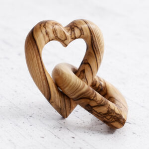 Cuori Intrecciati in Legno d’Olivo – L'Unione Indissolubile